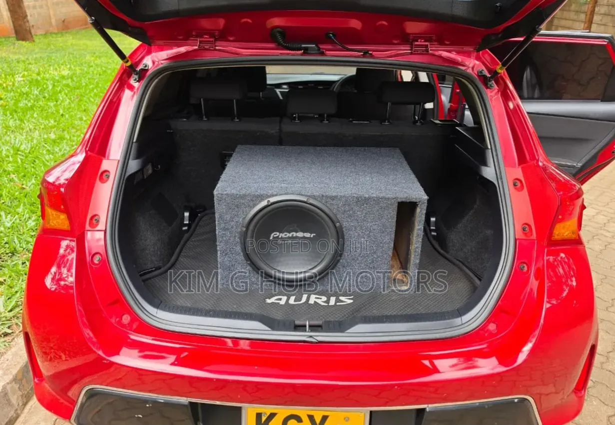 Toyota Auris 2014 Red