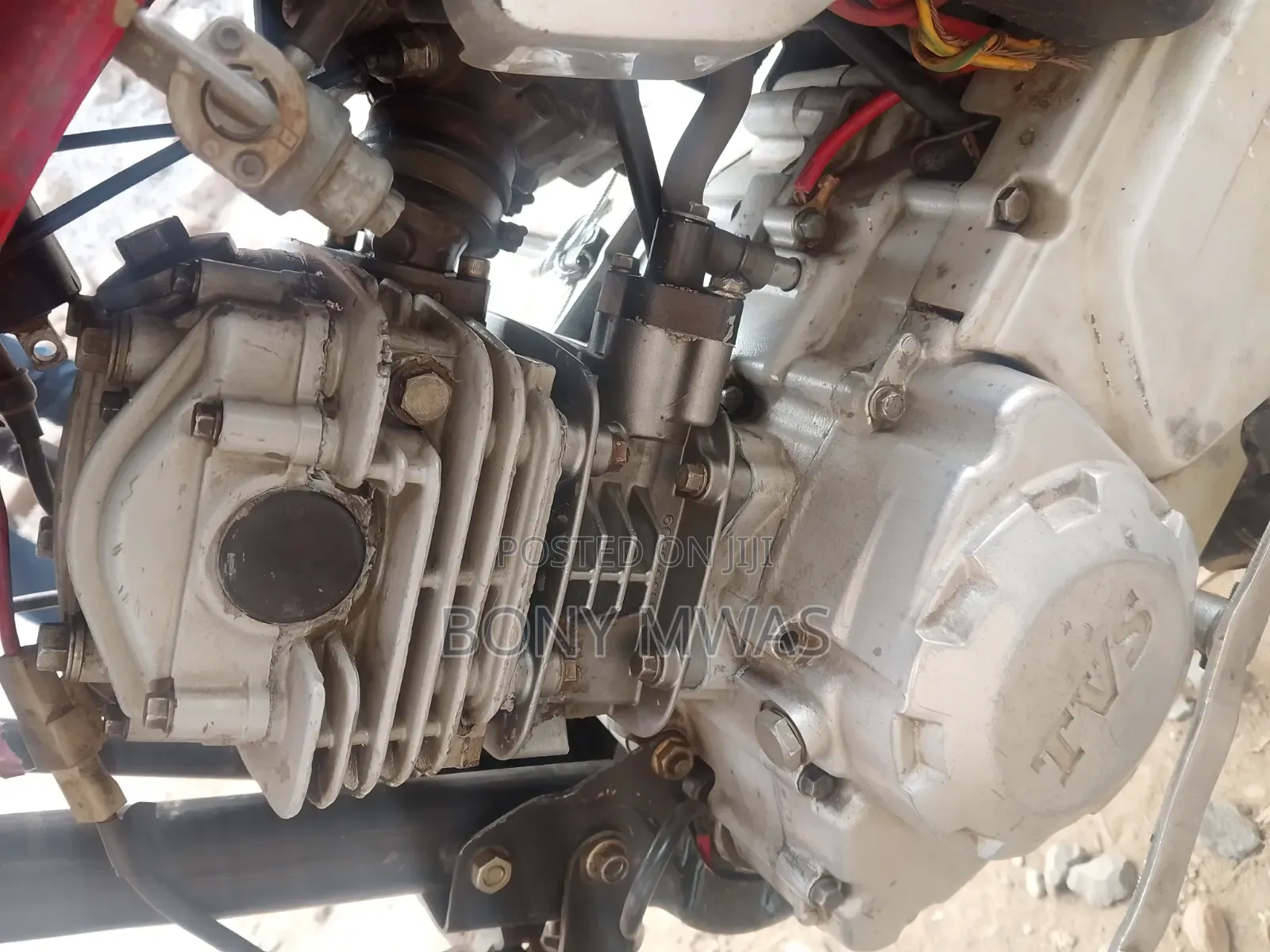 TVS HLX 125 2022 Red