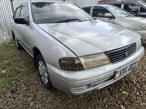 Nissan Sunny 2001 Silver