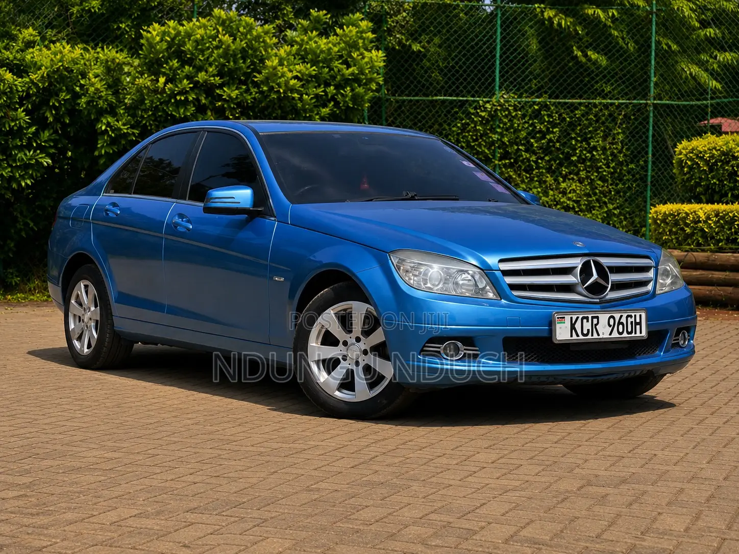 Mercedes-Benz C200 2010 Blue