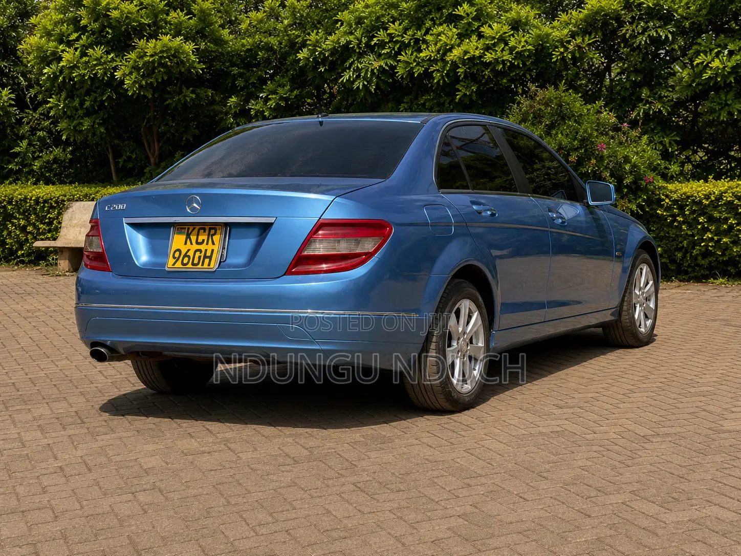 Mercedes-Benz C200 2010 Blue