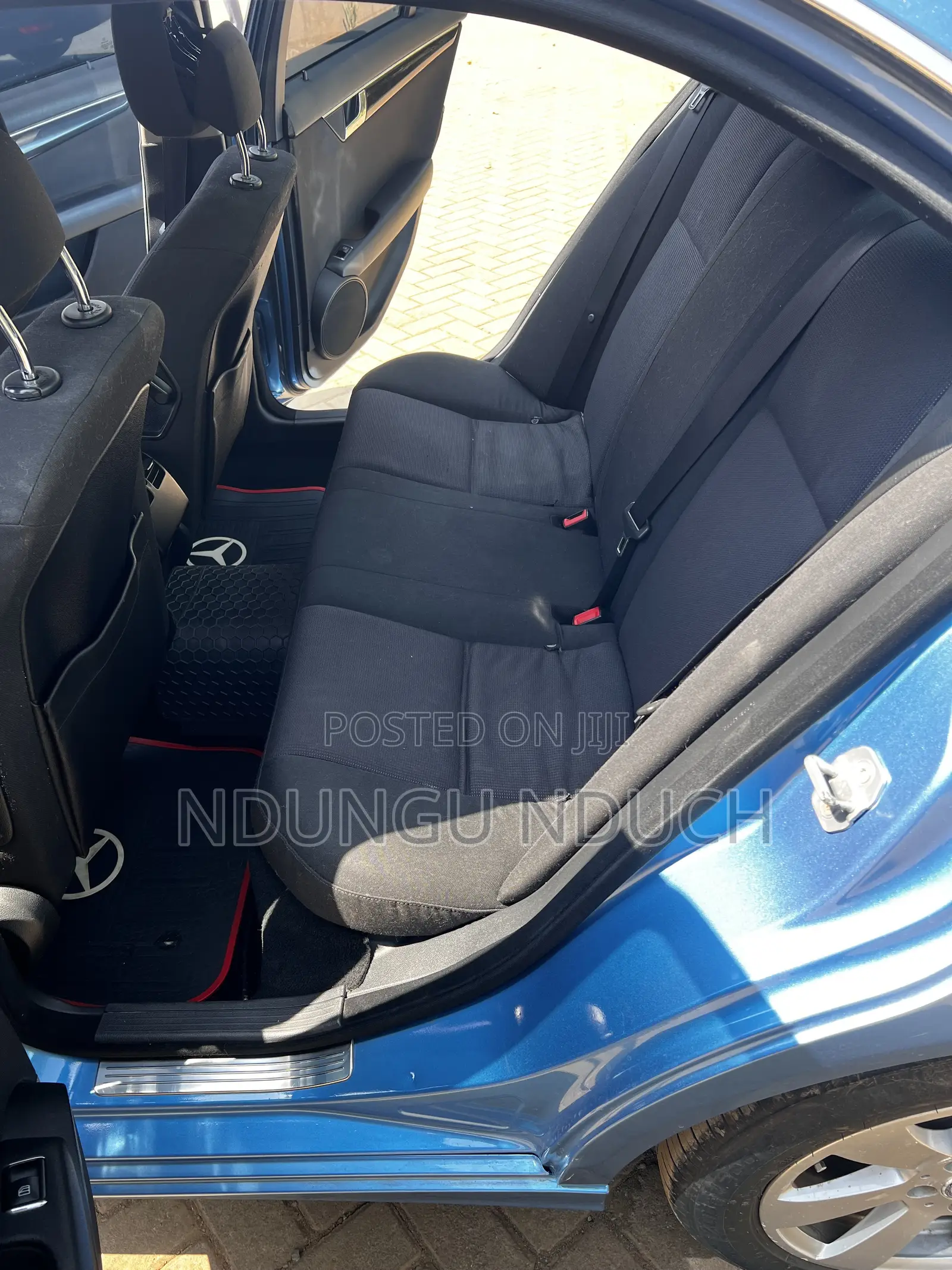 Mercedes-Benz C200 2010 Blue