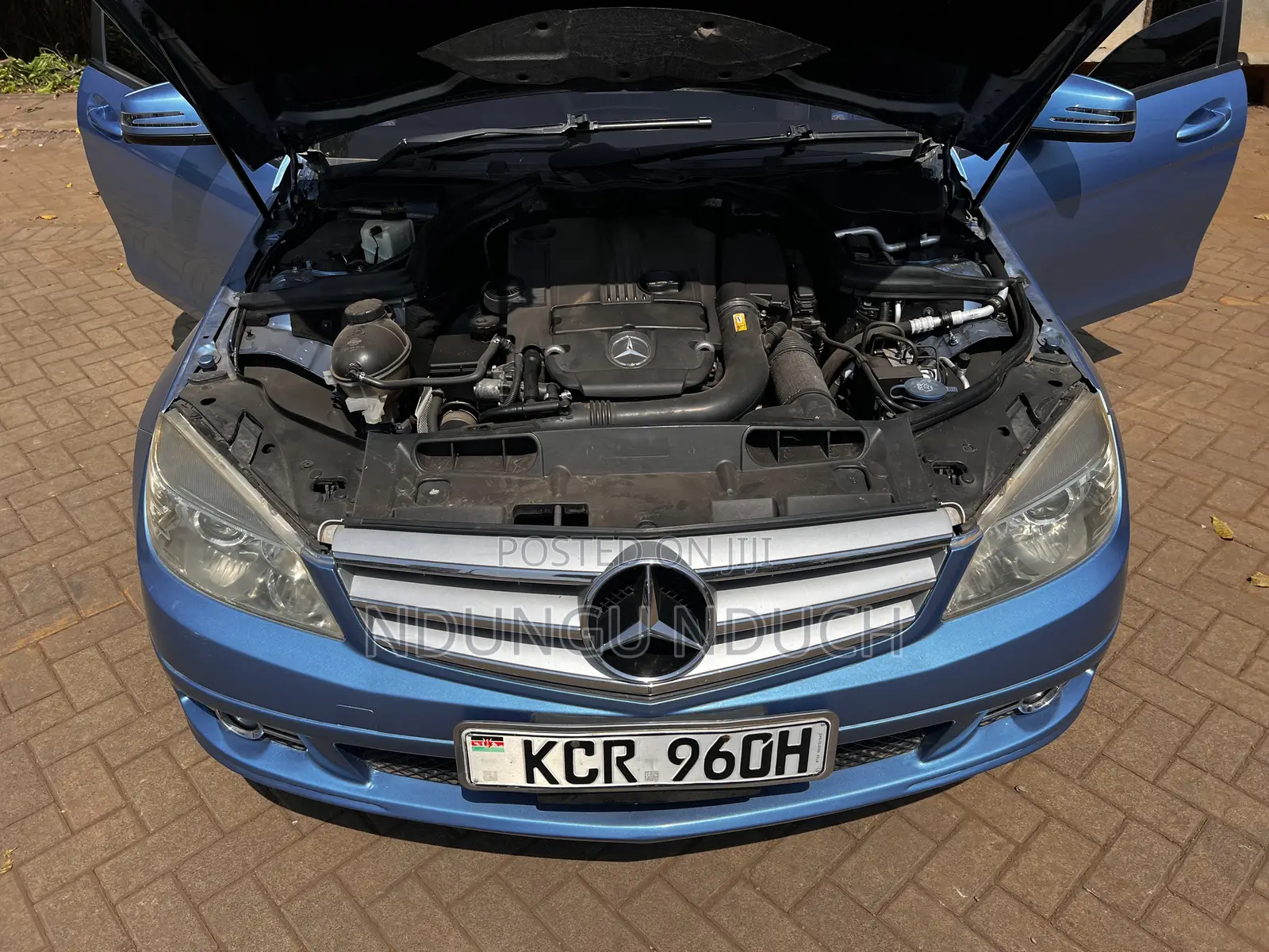 Mercedes-Benz C200 2010 Blue