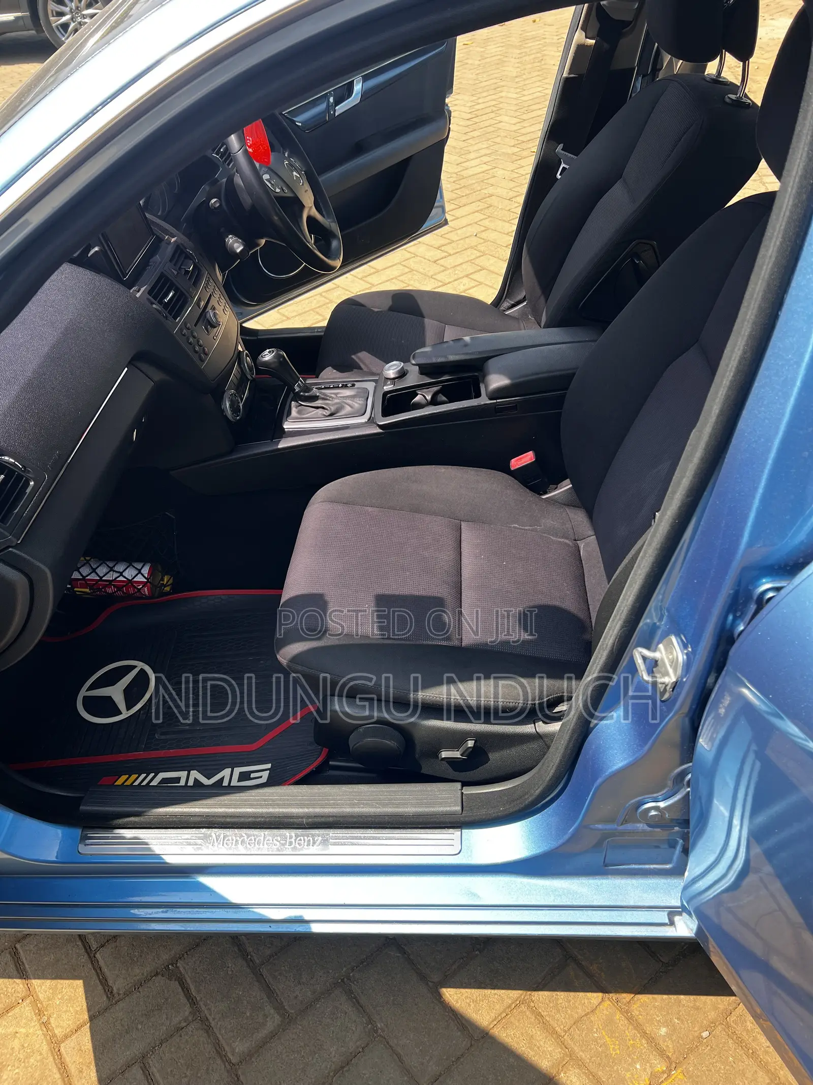 Mercedes-Benz C200 2010 Blue