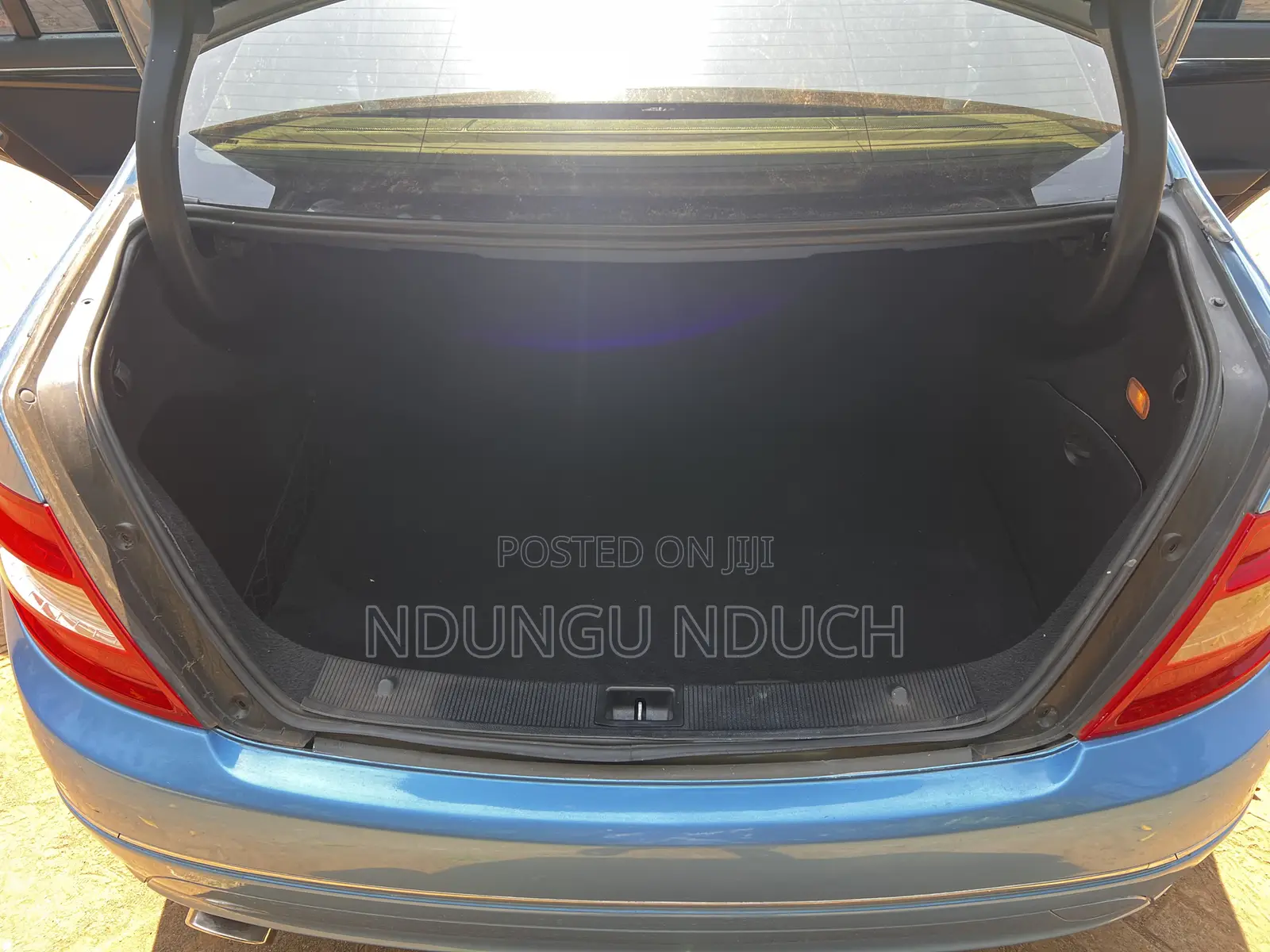 Mercedes-Benz C200 2010 Blue