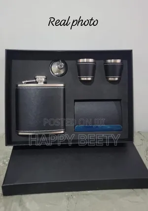 Black Leather-Covered Whiskey Flasks Gift Set
l