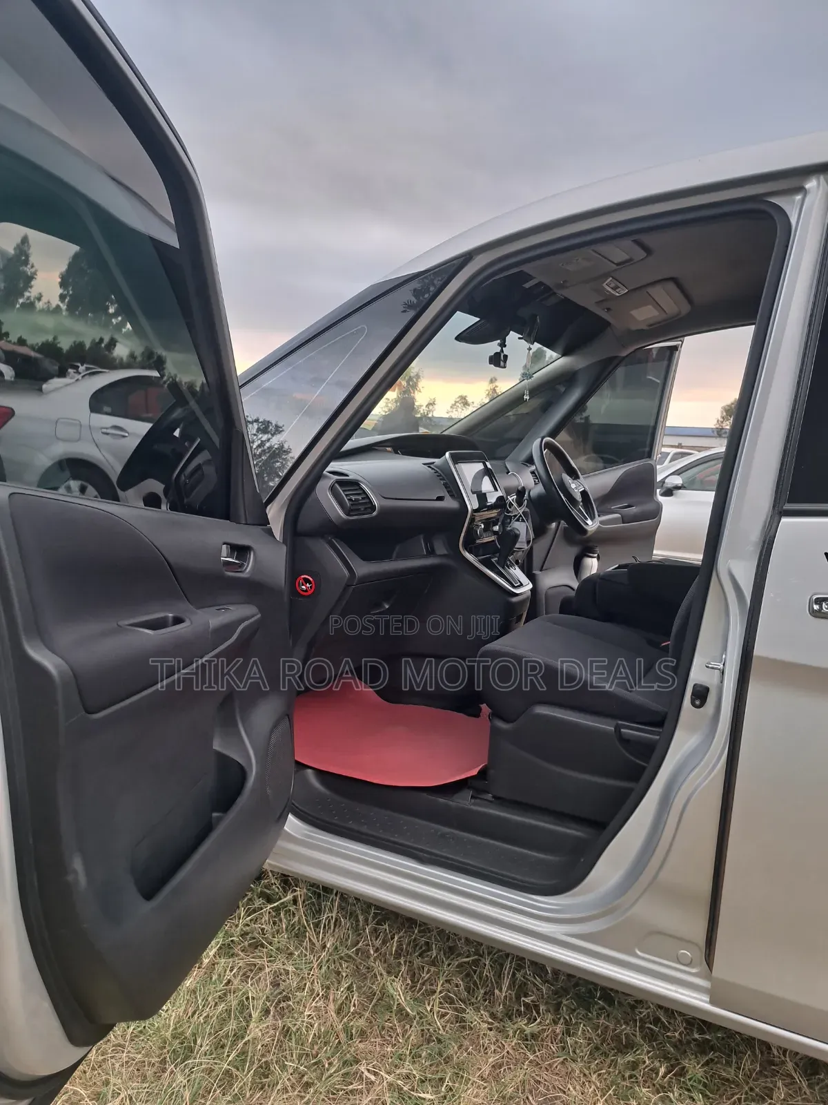 Nissan Serena 2018 Silver