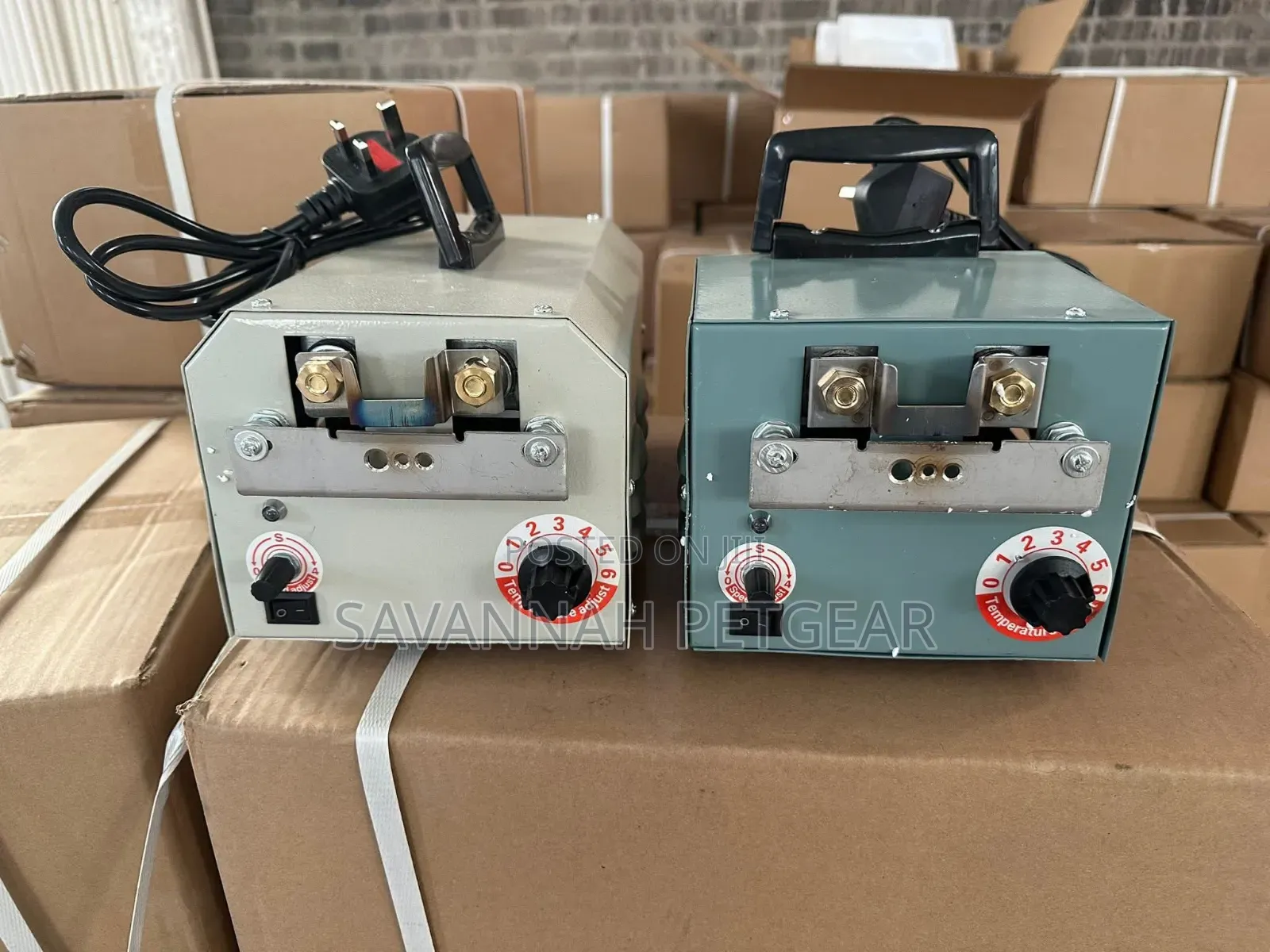 Electric Poultry Debeaker Machines to Trim and Cauterize Chicken Beaks