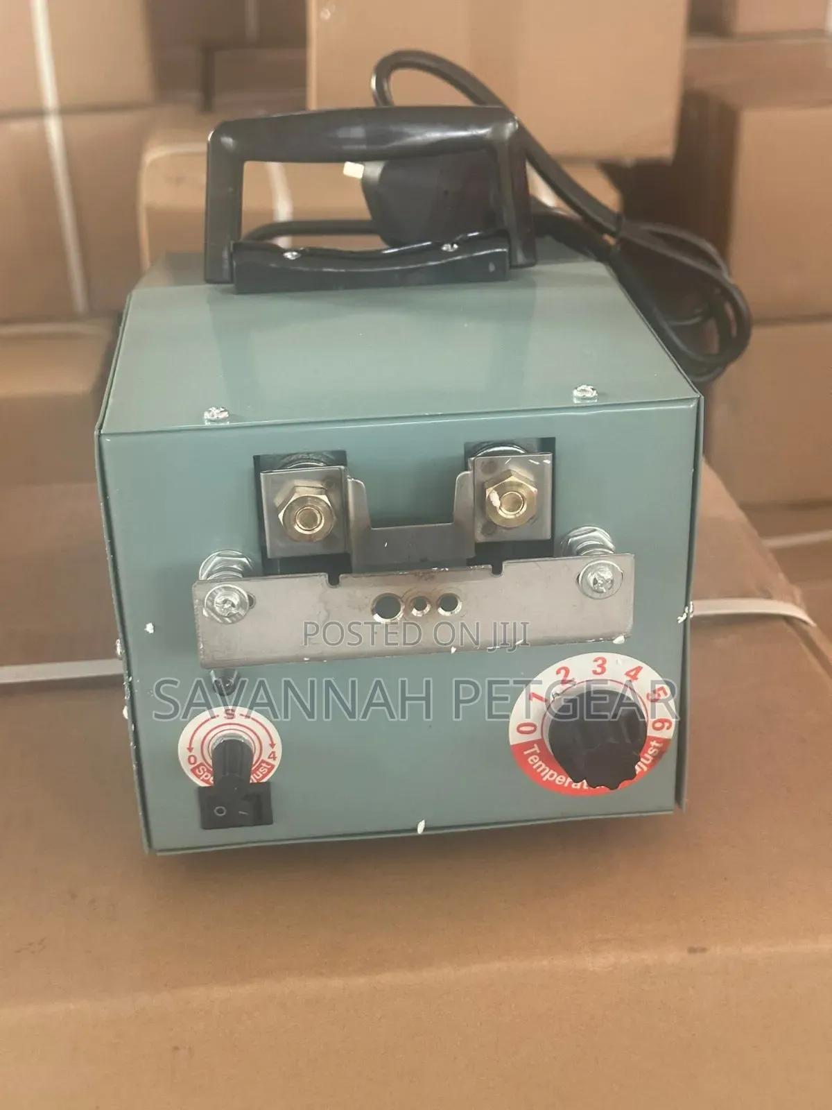 Electric Poultry Debeaker Machines to Trim and Cauterize Chicken Beaks