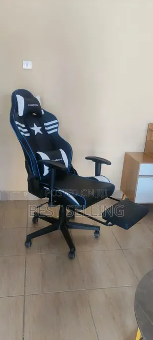 New Arrivals Modern Gaming Chair With Footrest