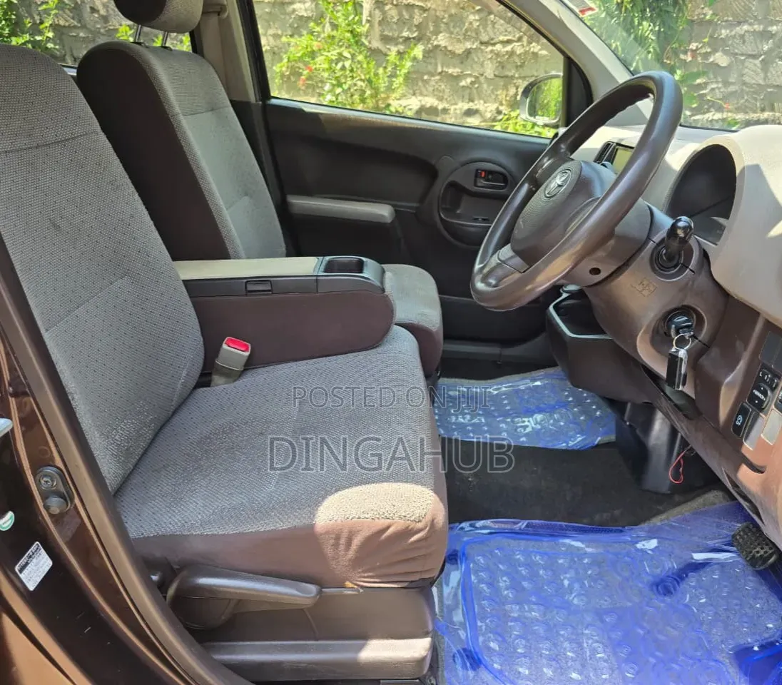 Toyota Passo 1.0 FWD 2014 Maroon