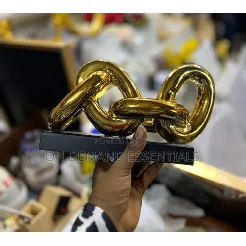 AURIM Modern Ceramic Gold Chain for Living Room or Office Decor