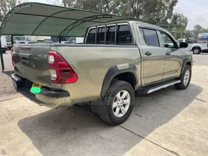 Toyota Hilux 2021 Beige