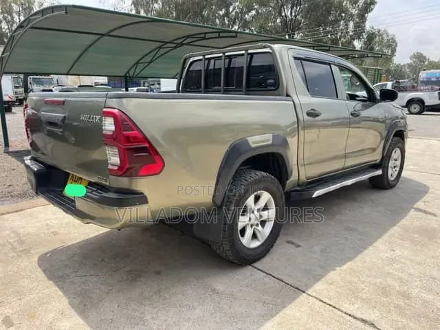 Toyota Hilux 2021 Beige