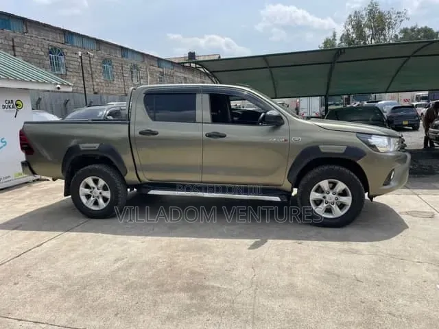 Toyota Hilux 2021 Beige