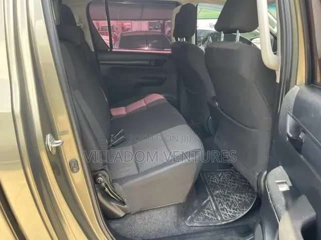 Toyota Hilux 2021 Beige