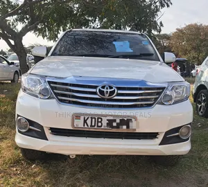 Toyota Fortuner 2013 White