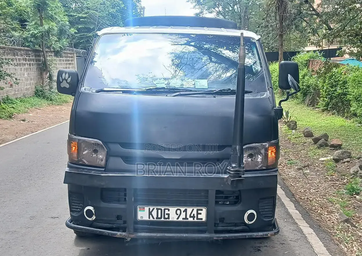 Toyota HiAce 2016 White