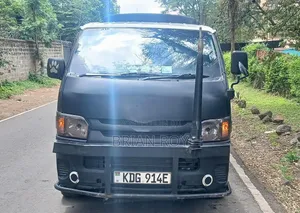 Toyota HiAce 2016 White