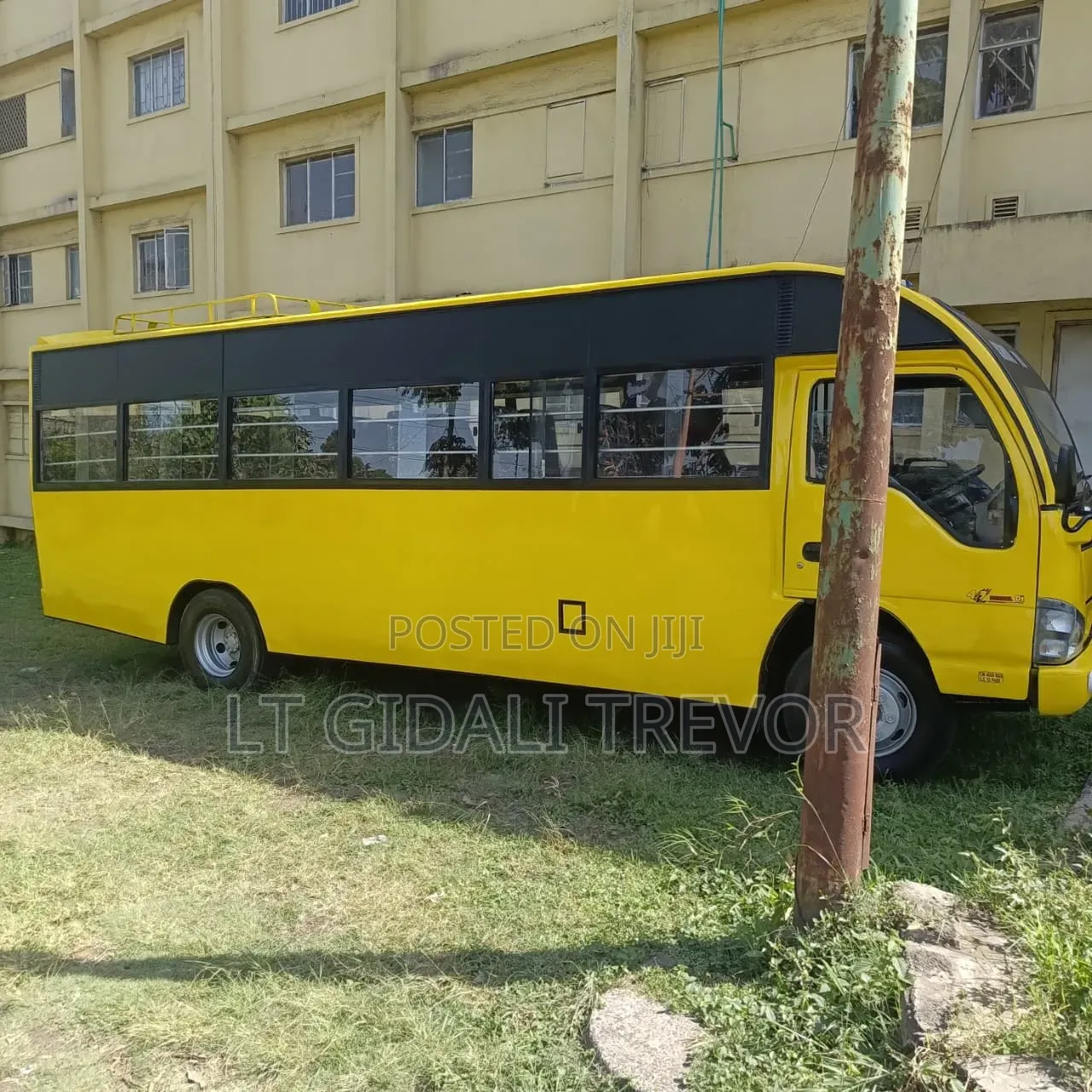 Isuzu NQR 2015 Yellow