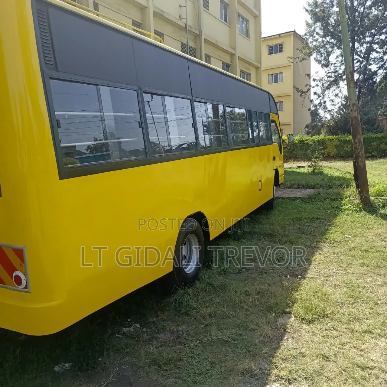 Isuzu NQR 2015 Yellow