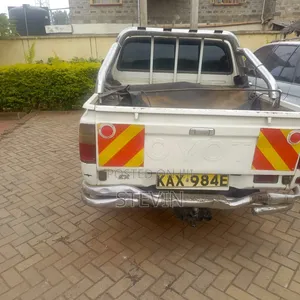 Toyota Hilux 2008 White