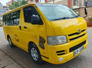 Toyota HiAce 2011 Yellow