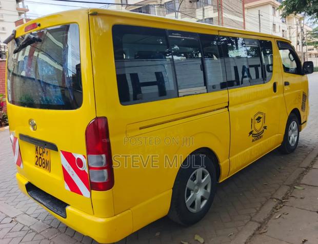 Toyota HiAce 2011 Yellow - thumbnail 3