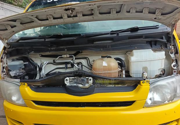 Toyota HiAce 2011 Yellow - thumbnail 4