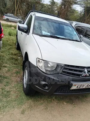 Mitsubishi L200 2012 White
