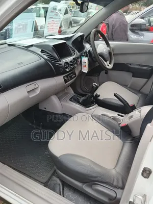 Mitsubishi L200 2012 White