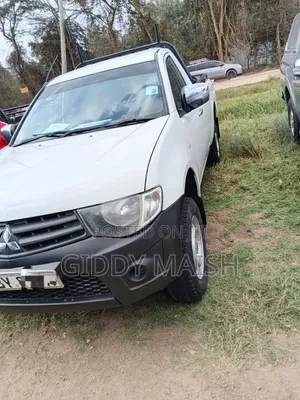 Mitsubishi L200 2012 White