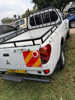 Mitsubishi L200 2012 White