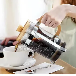 French Press Coffee Maker 800ml With a Wooden Handle and Lid