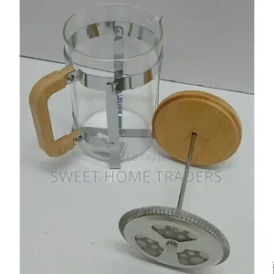 French Press Coffee Maker 800ml With a Wooden Handle and Lid