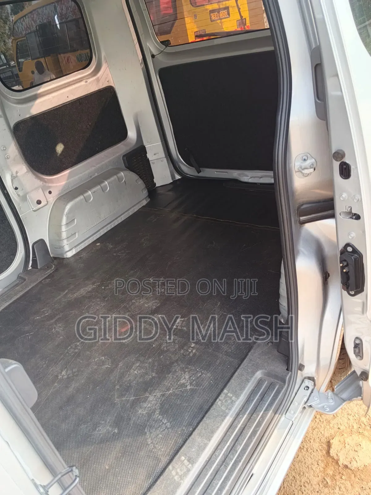 Nissan NV1500 2017 Silver