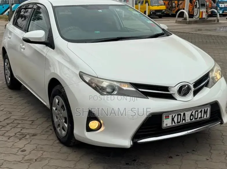 Toyota Auris 2013 White