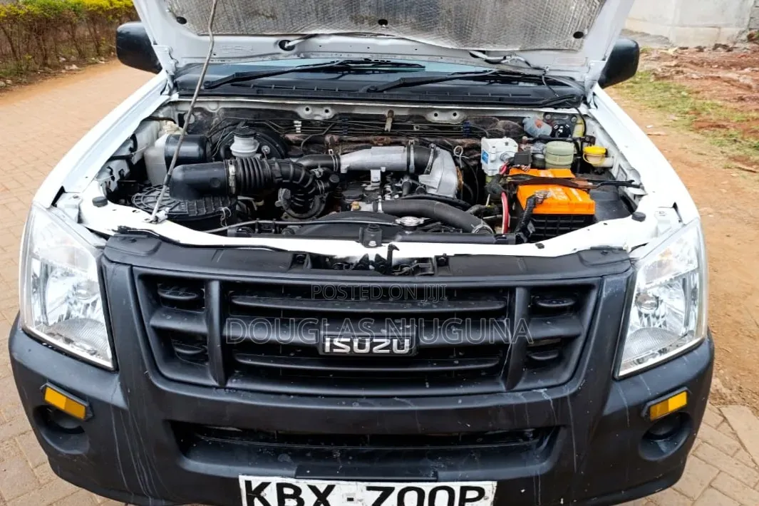Isuzu D-MAX 2012 White