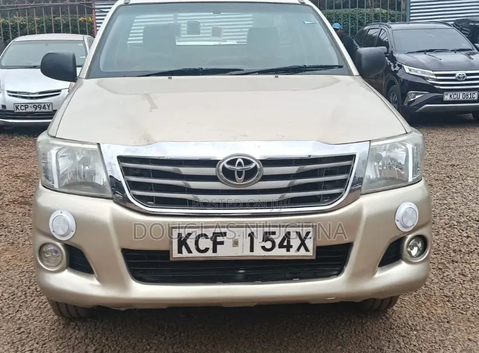 Toyota Hilux 2012 Gold