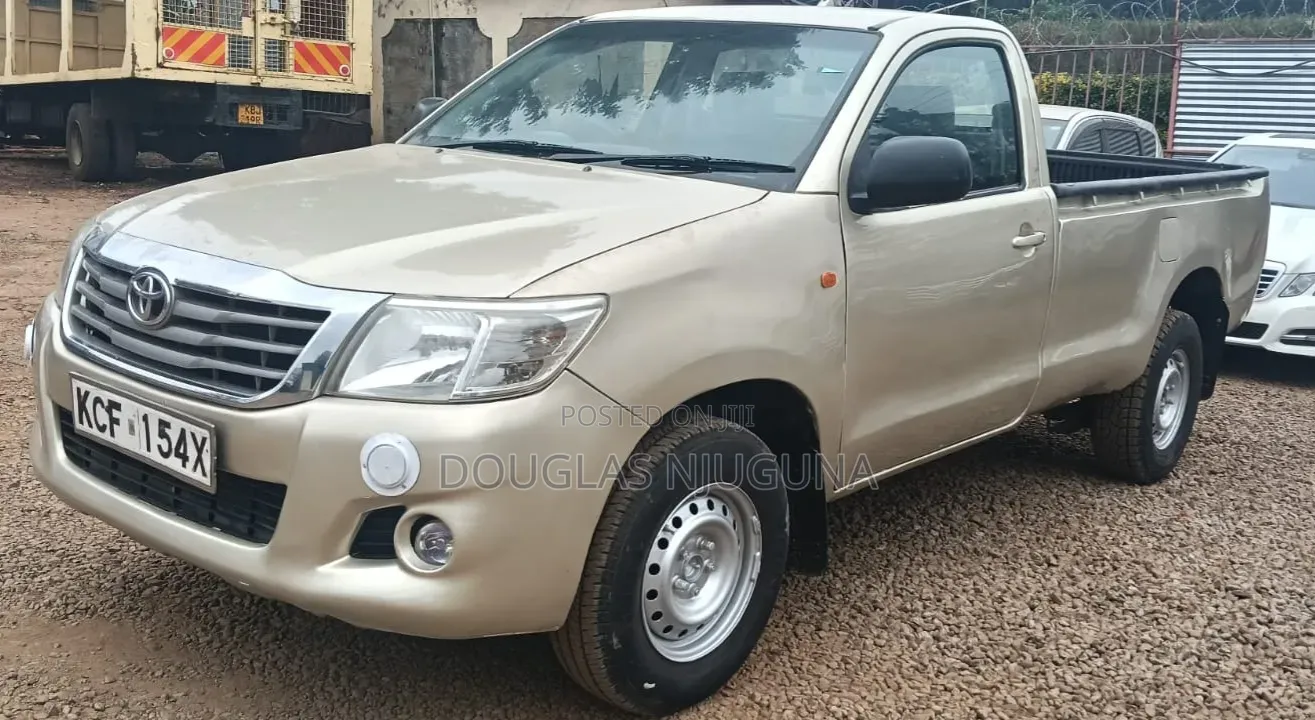 Toyota Hilux 2012 Gold