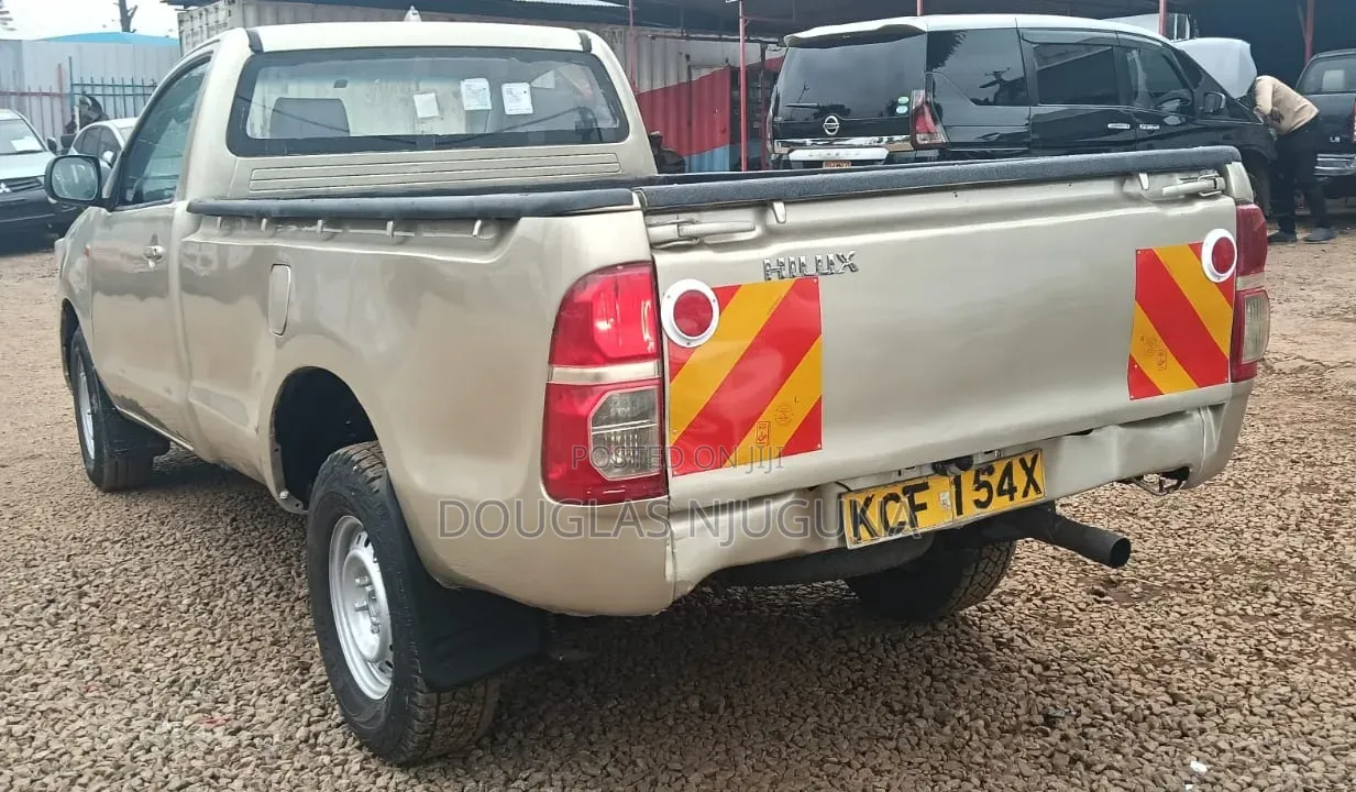 Toyota Hilux 2012 Gold