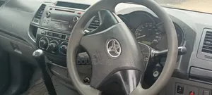Toyota Hilux 2012 Gold