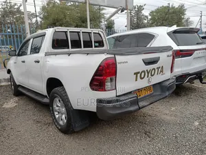 Toyota Hilux 2020 White