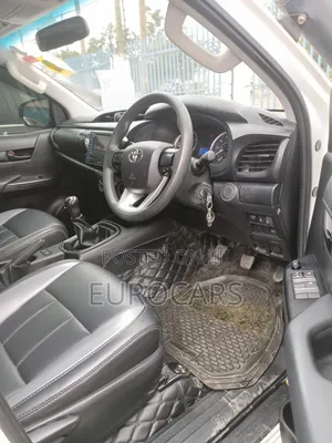 Toyota Hilux 2020 White