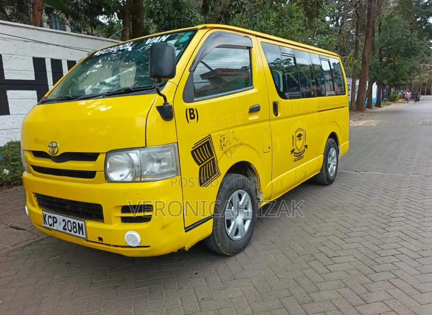Toyota HiAce 2010 Yellow
