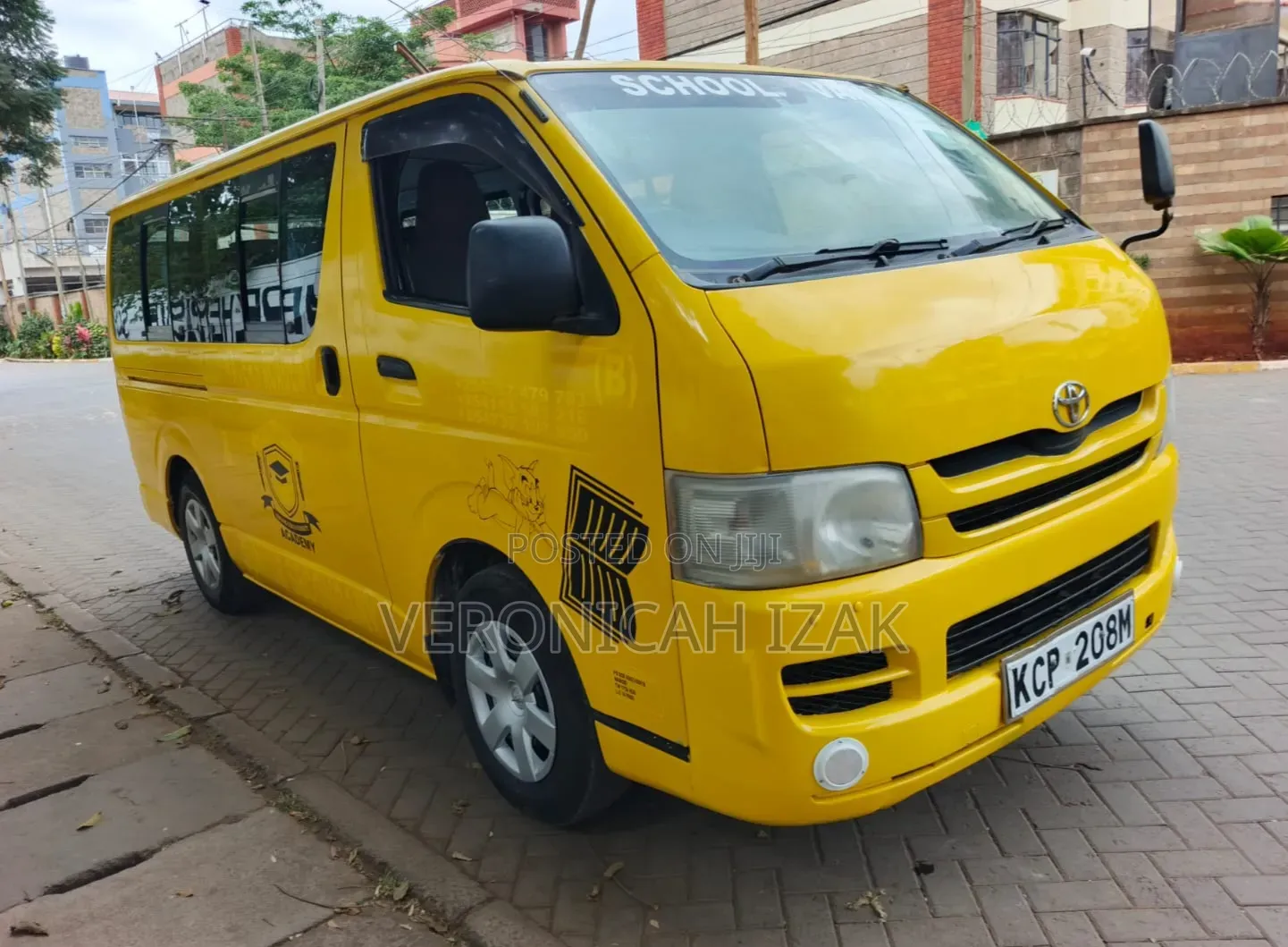 Toyota HiAce 2010 Yellow