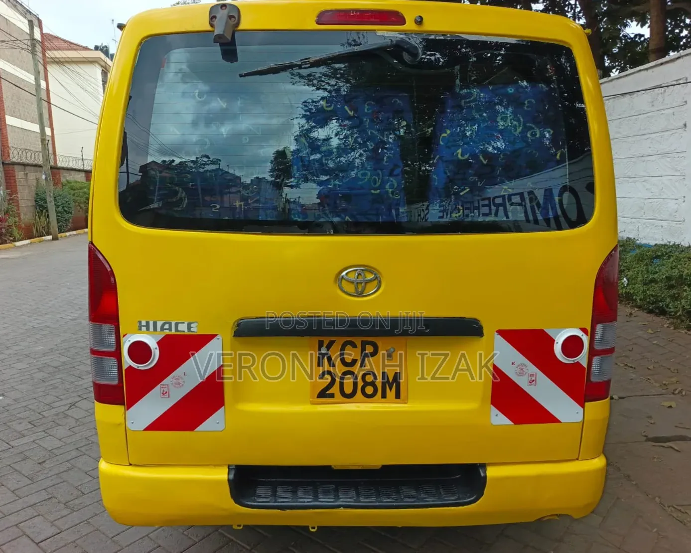 Toyota HiAce 2010 Yellow