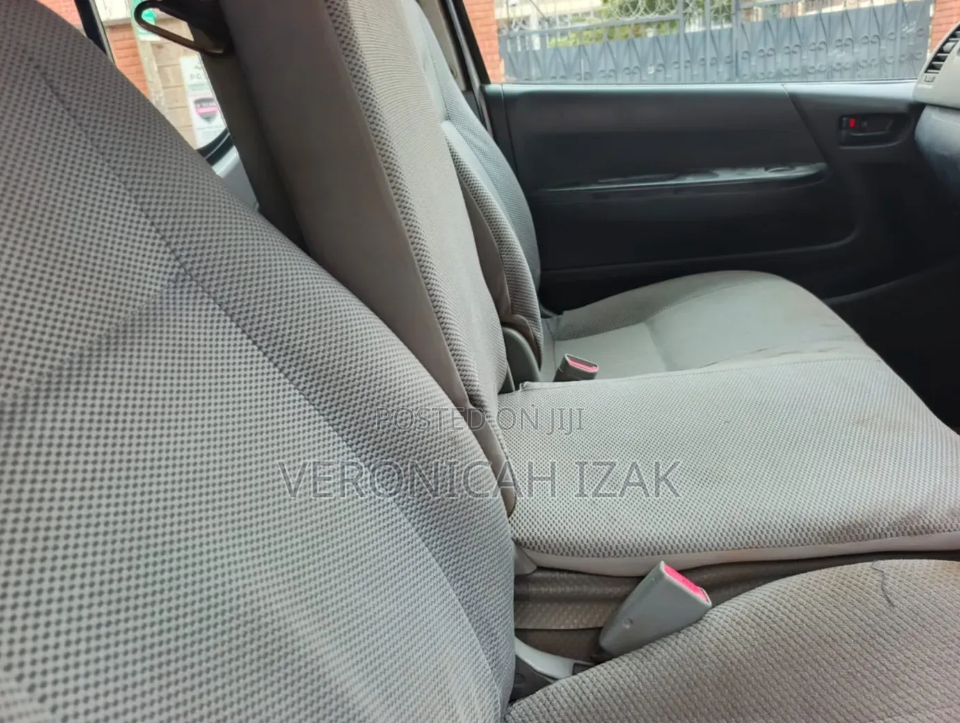 Toyota HiAce 2010 Yellow