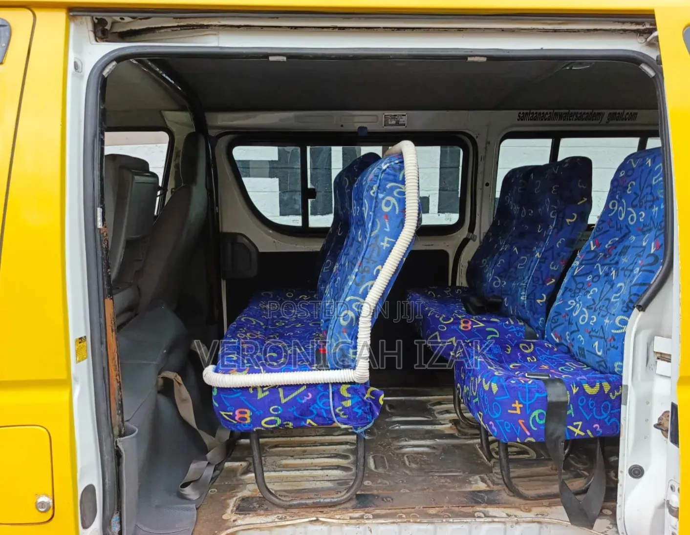 Toyota HiAce 2010 Yellow