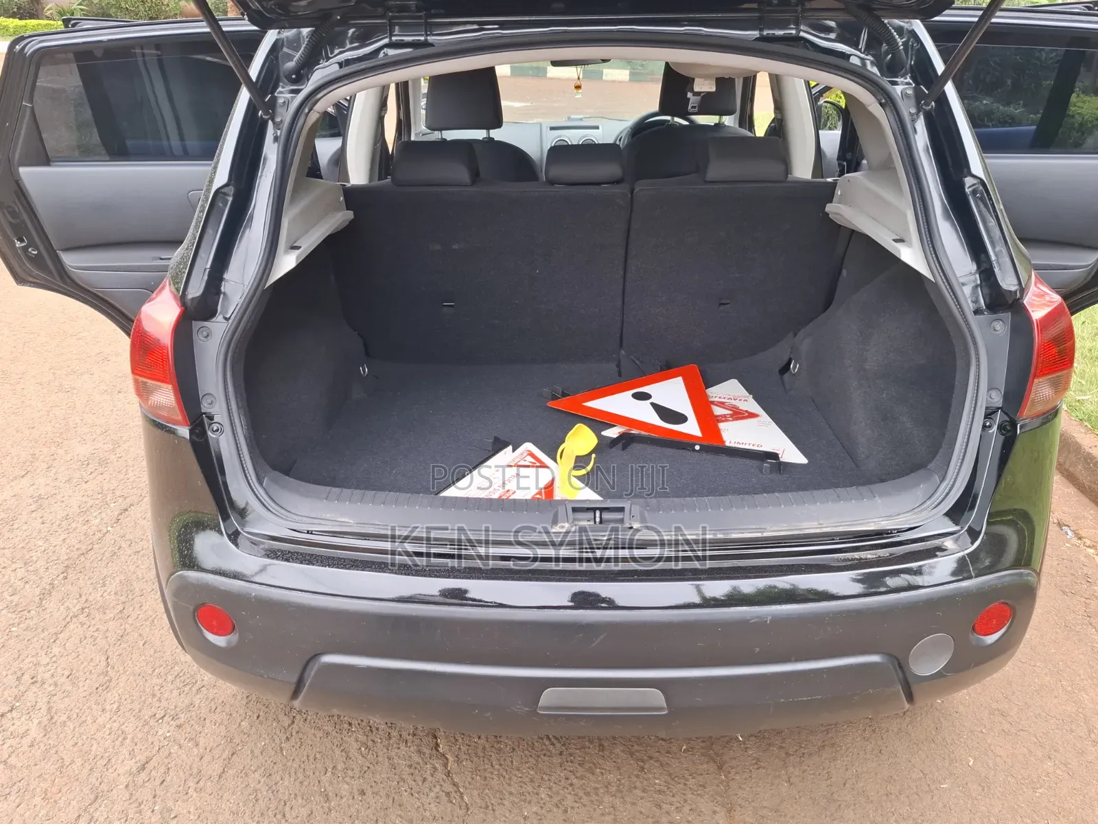 Nissan Dualis 2012 Black